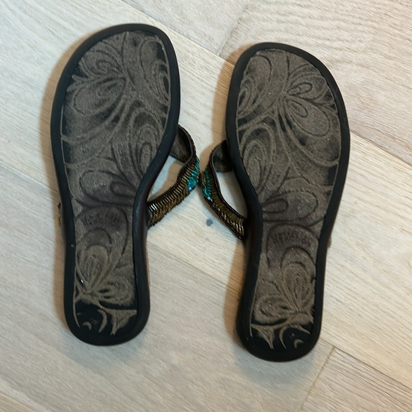 Kenneth Cole Reaction brown and turquoise beaded sandals - sz 8 - Picture 9 of 9